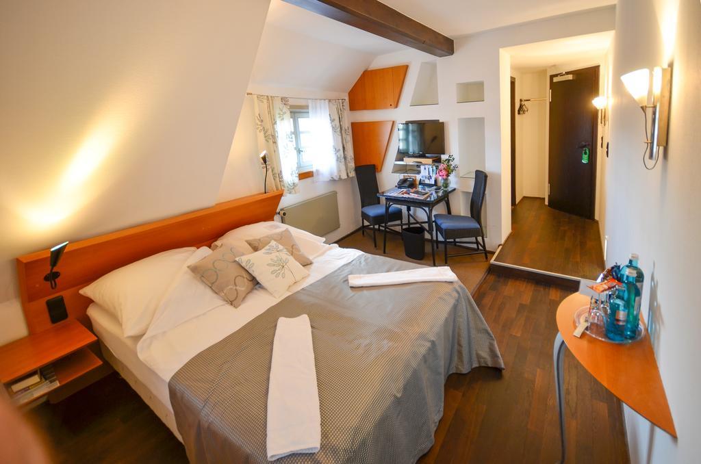 Restaurant & ****Hotel Hoeerhof Идштайн Номер фото